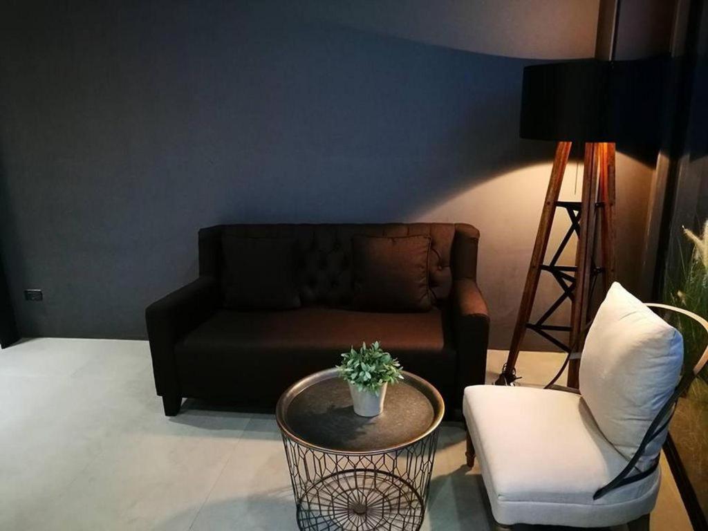 Sook Station Hostel Bangkok Luaran gambar